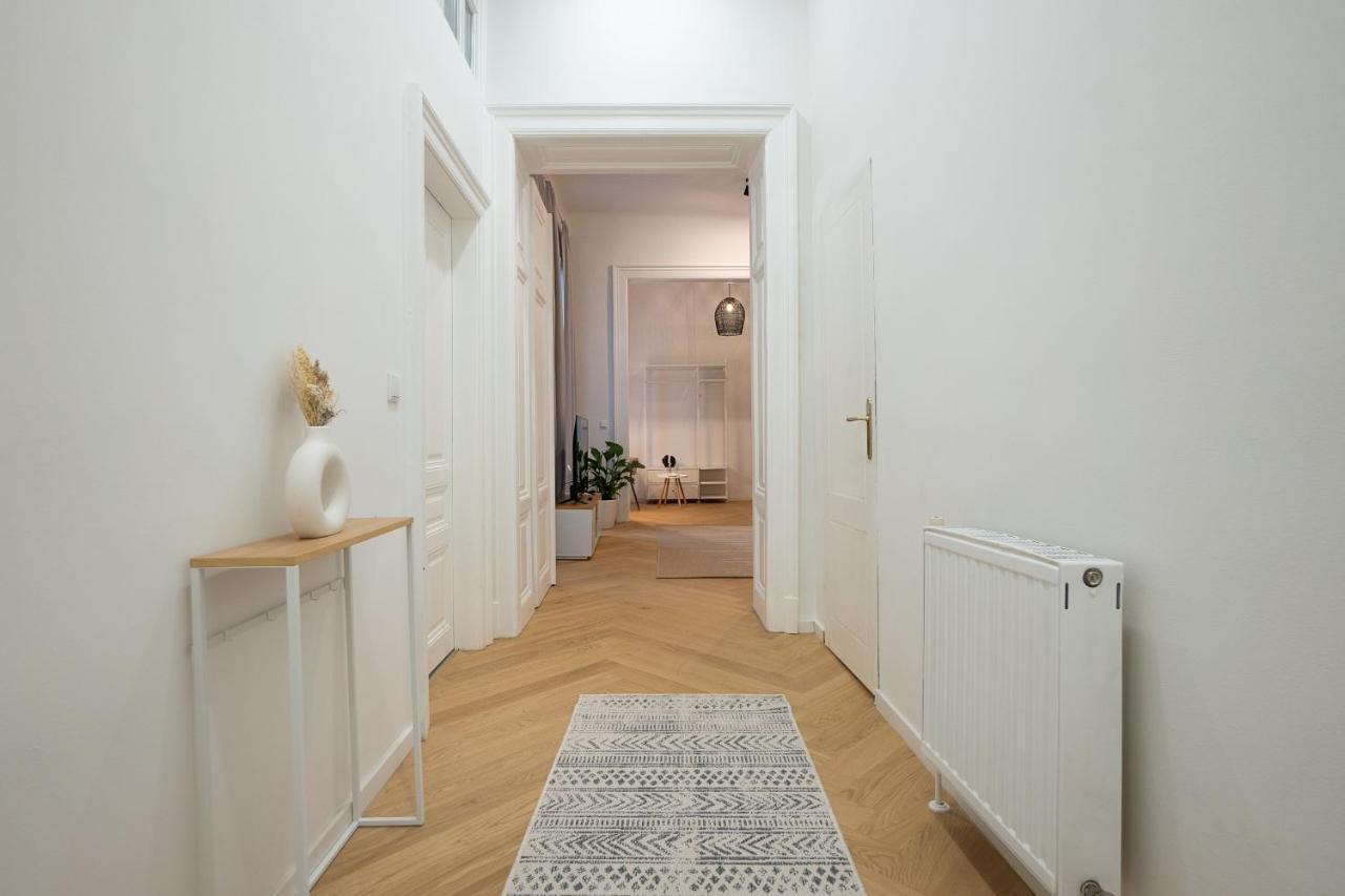 Spacious 110м2 Flat In The Center Appartement Wenen