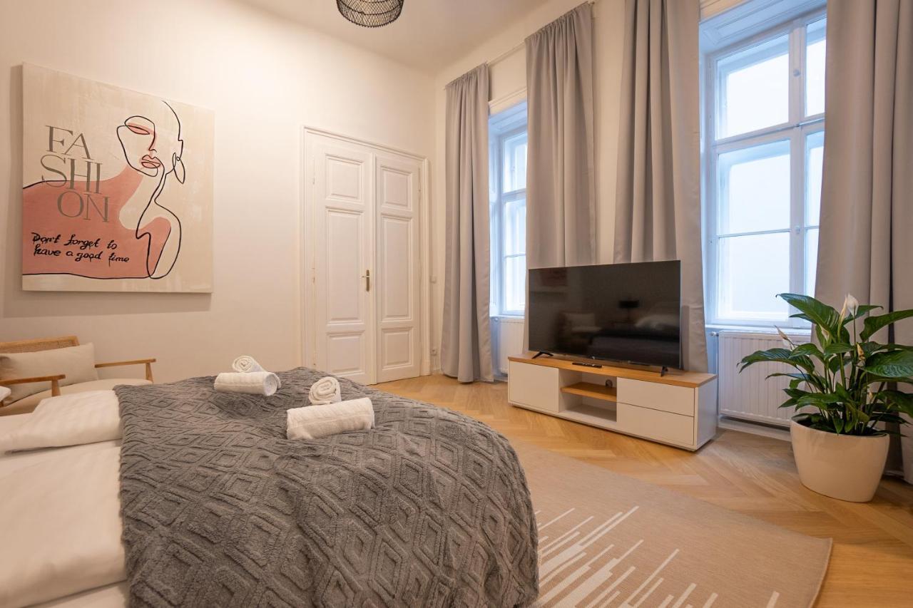 Appartement Spacious 110м2 Flat In The Center Wenen