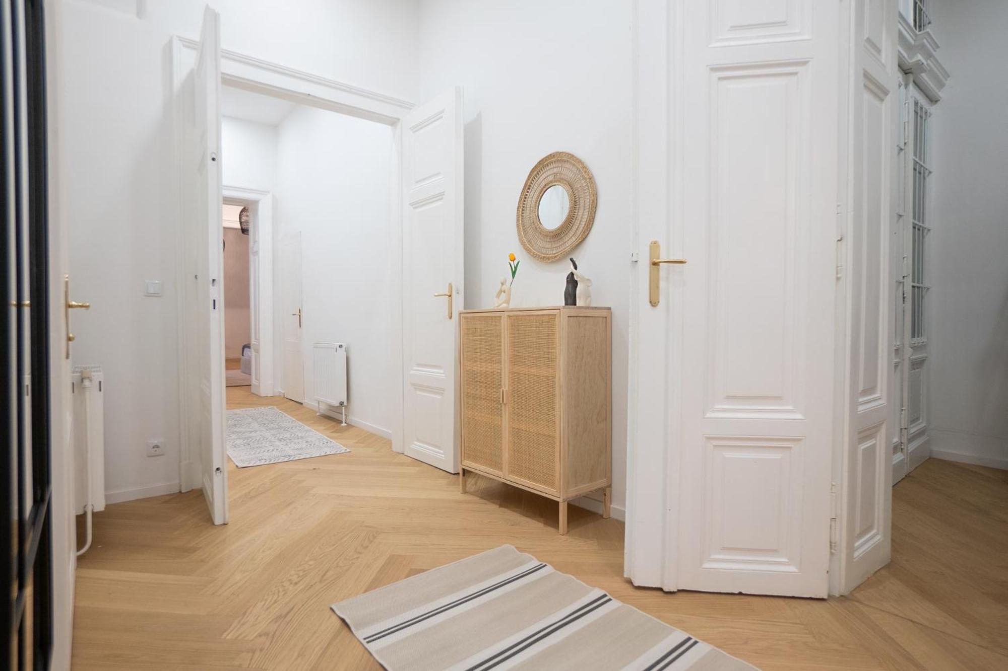 Appartement Spacious 110м2 Flat In The Center